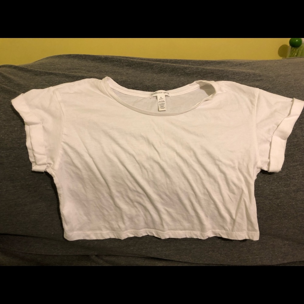 Flowy white crop
